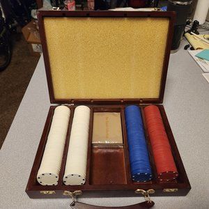 Poker chip set w/wooden case